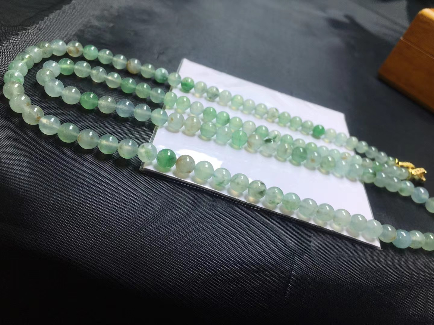 飘花珠链，卡6.2～4.9mm，118颗，种好，玉质细腻，透水润，均匀，颗颗精选