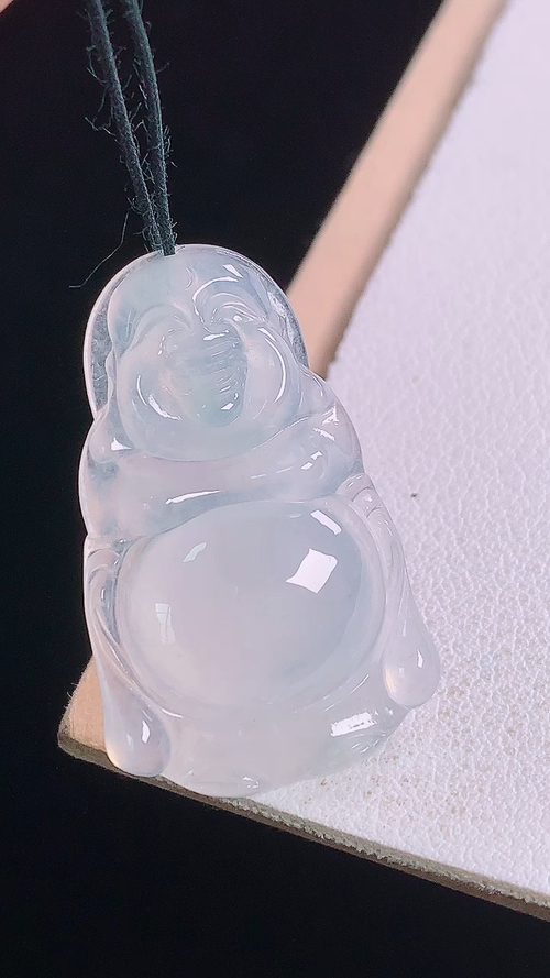 冰种站佛，无裂，尺寸:30.0-19.0-4.8mm