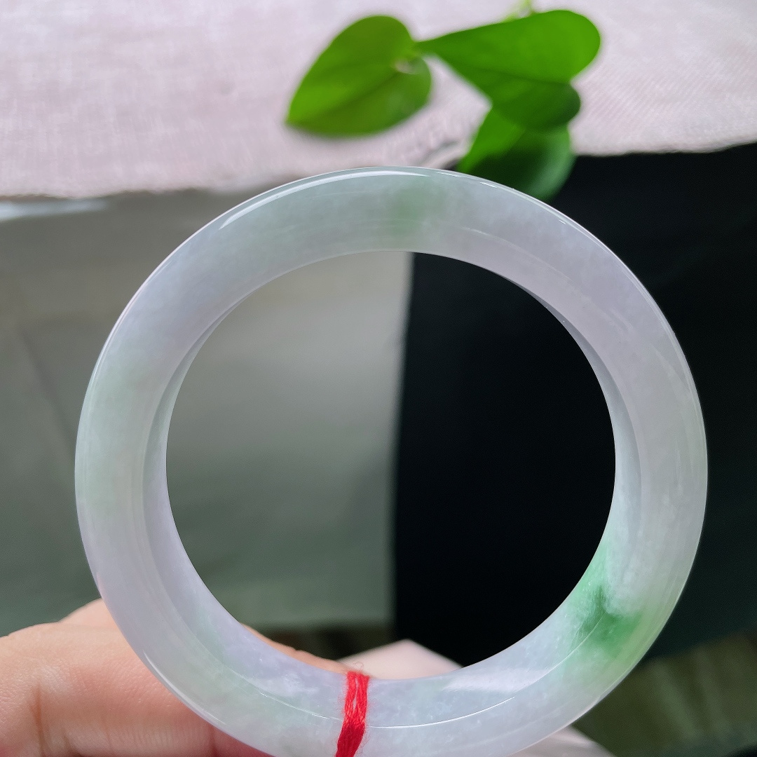 52.9/11.2/8.7，飘绿正圈，一点皮纹，色调清雅耐看，衬肤显气质，适配多种穿搭风格。ss58