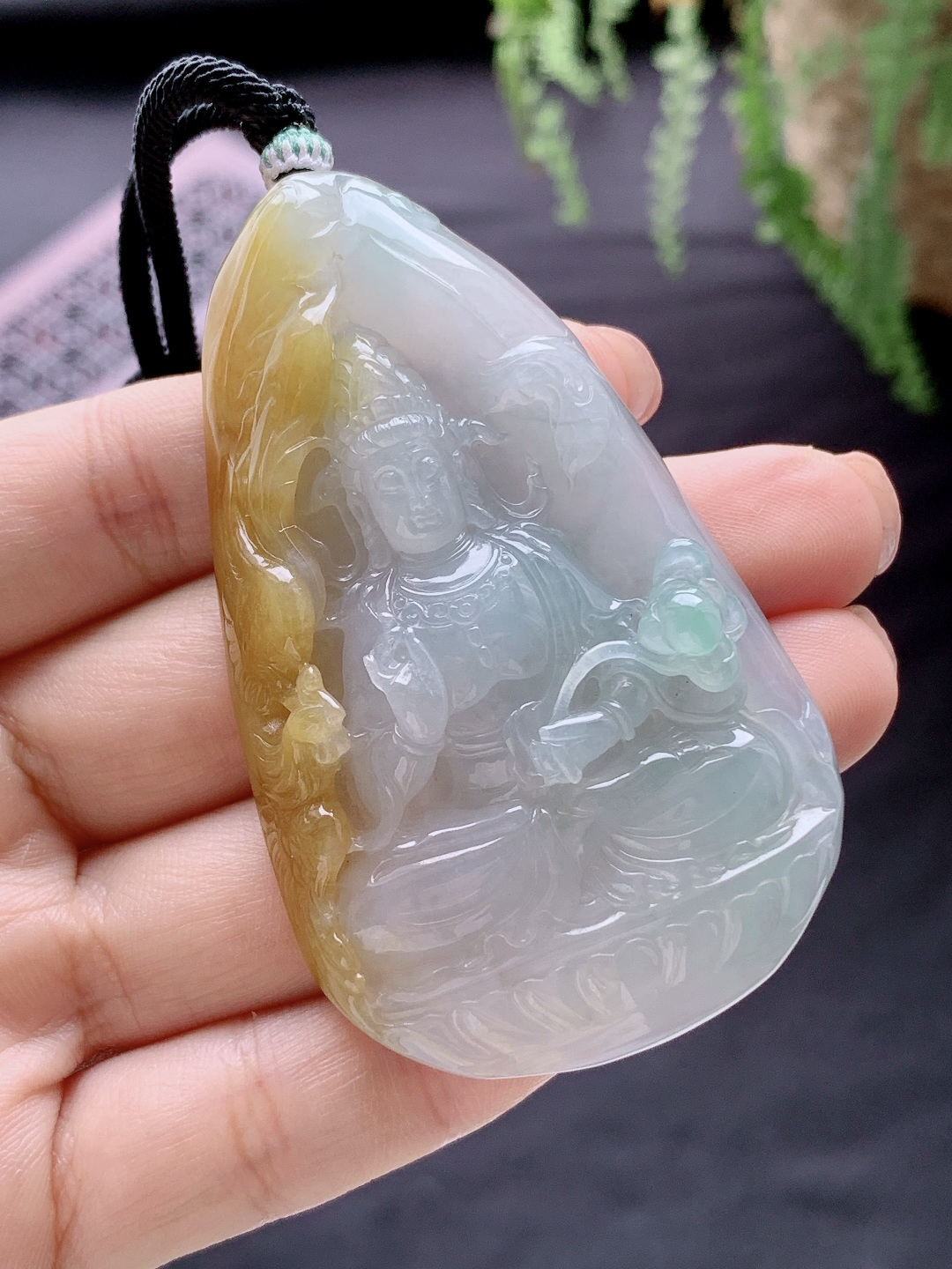 冰飘黄翡大势至菩萨牌持莲观音牌吊坠,缅料,性比高,飘绿,飘花,超厚,尺寸60.2-42-10.7,重量47.6克