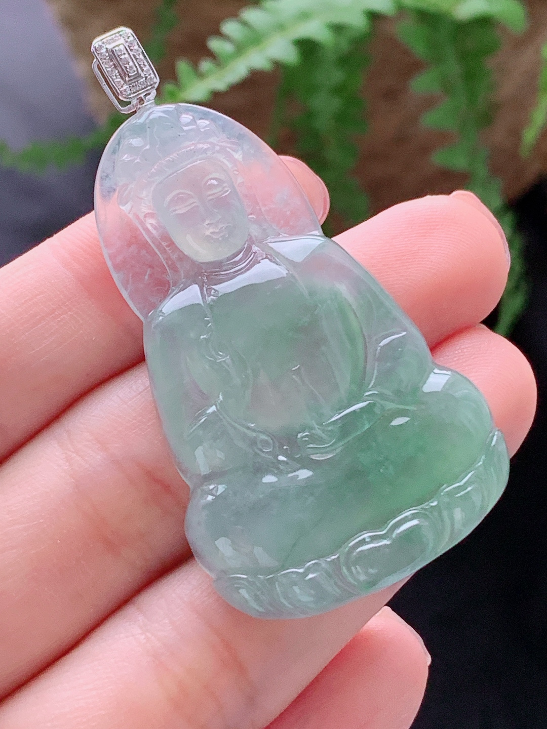 冰飘晴绿素衣观音吊坠, 18k金镶嵌, 净瓶观音, 飘绿, 飘花, 整体57.3, 裸石49.6-31-5.6, 重量15.5克