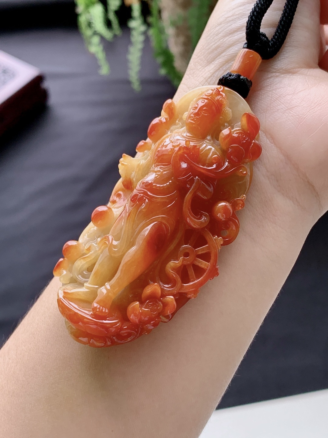 冰飘黄翡大势至菩萨牌吊坠，持莲观音牌，飘红翡，超厚