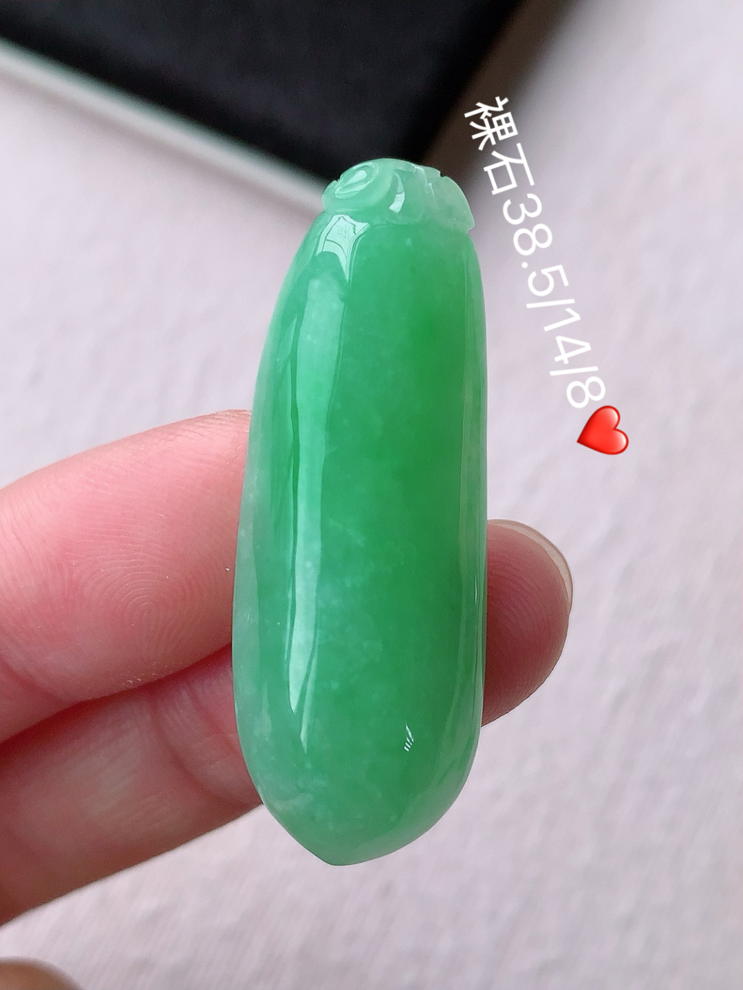 冰阳绿福瓜挂件,水润十足 底子细腻，种色怡人，佩戴福气满满