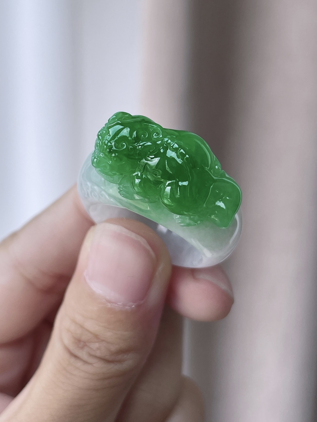 裸石冰飘阳绿貔貅戒圈指环扳指,缅料性比高超厚,尺寸13.7-12,圈口23号,重量17.5克