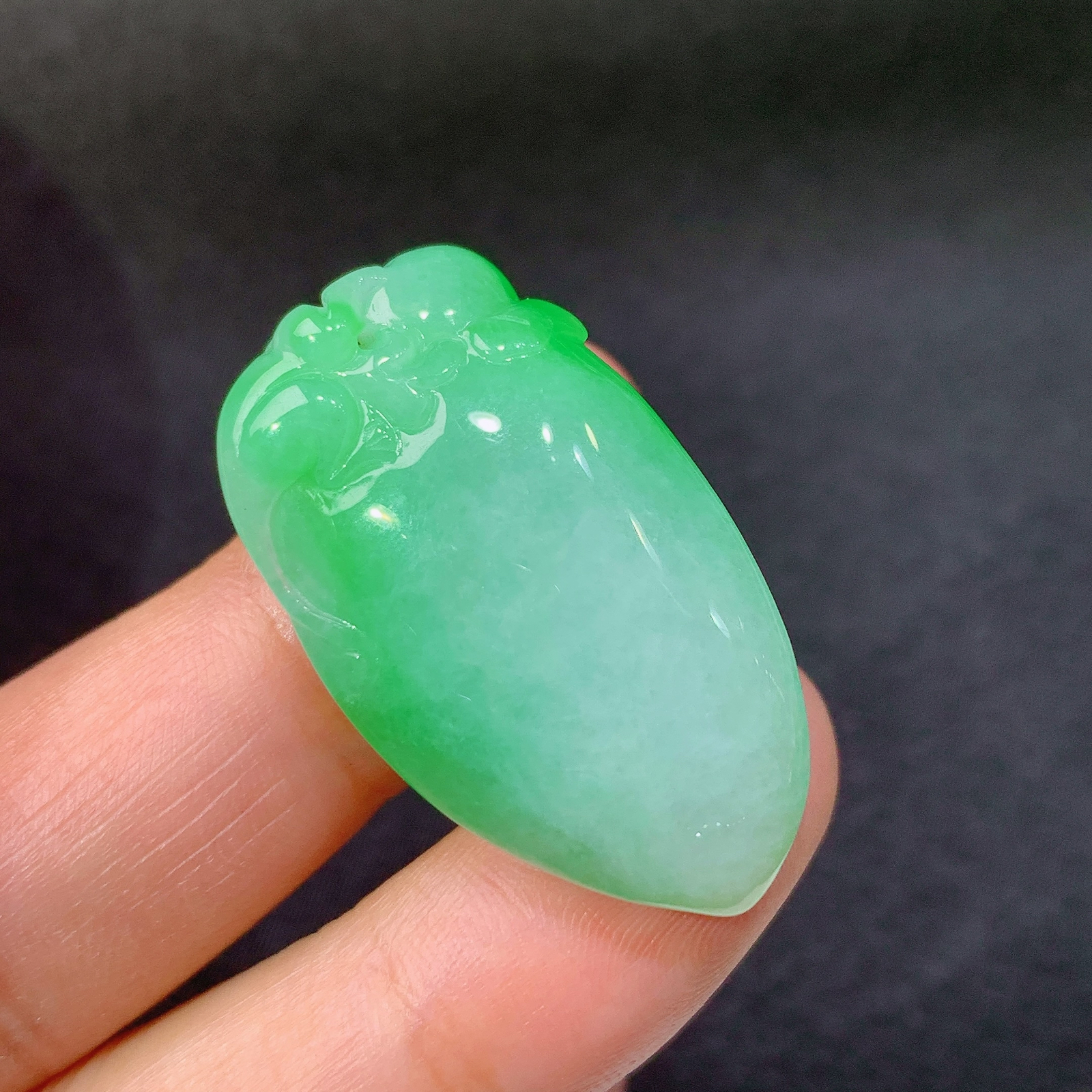 飘绿寿桃，灵猴献瑞，冰润细腻，种水足，Qc 尺寸32.5*18.3*10.5