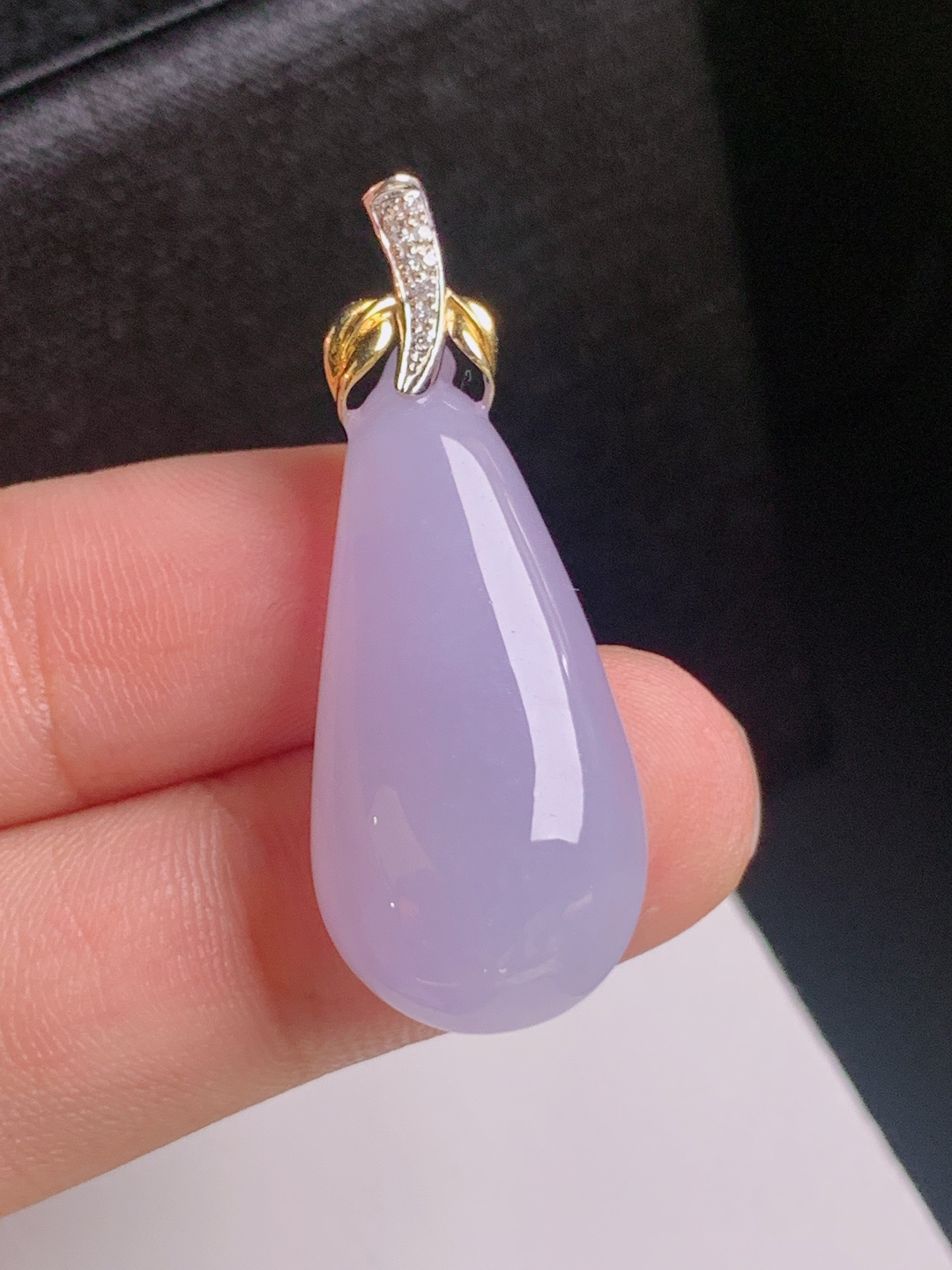 粉紫福瓜吊坠，春色怡人，线条流畅，温婉大气，裸石28.2-14-6.236.2
