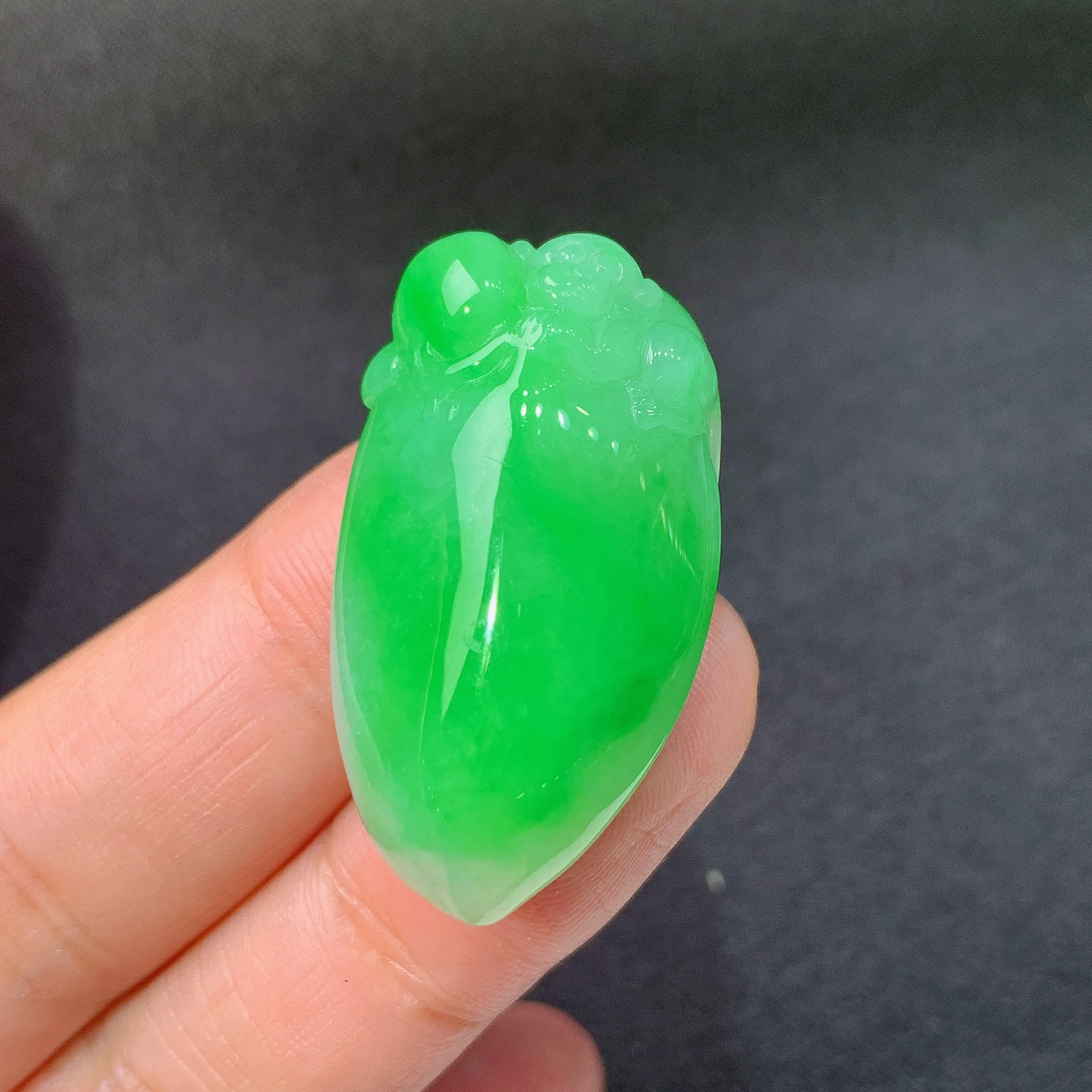 飘绿寿桃，灵猴献瑞，冰润细腻，种水足，Qc 尺寸32.5*18.3*10.5