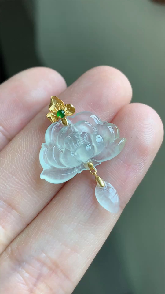 翡翠精品。莲花，高冰种，黄翡18k金，尺寸20.5-12-4.3 aa96