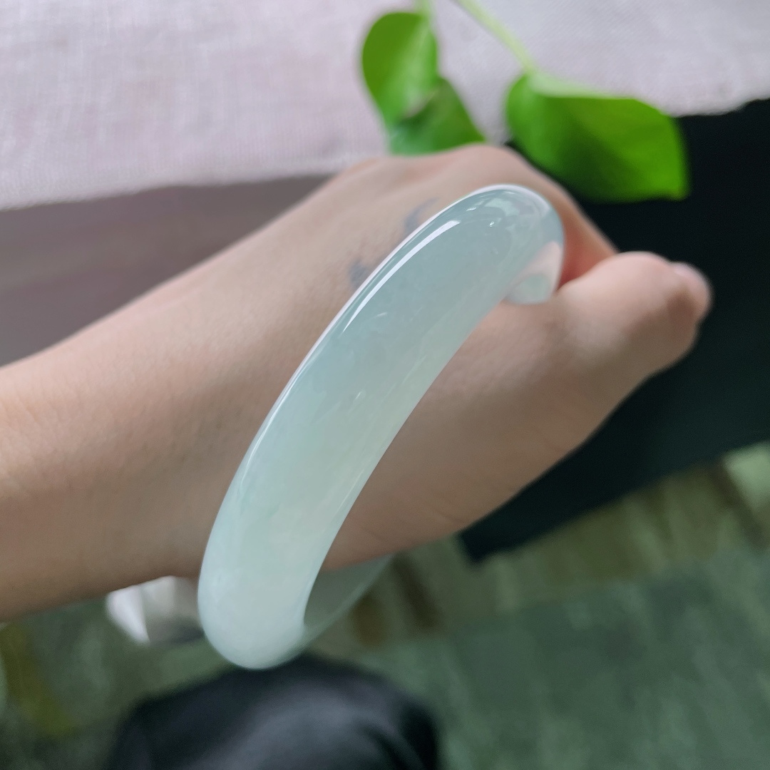 冰晴底正圈，水光潋滟，通透如冰，淡若清风。棉根，无裂，ss58488a