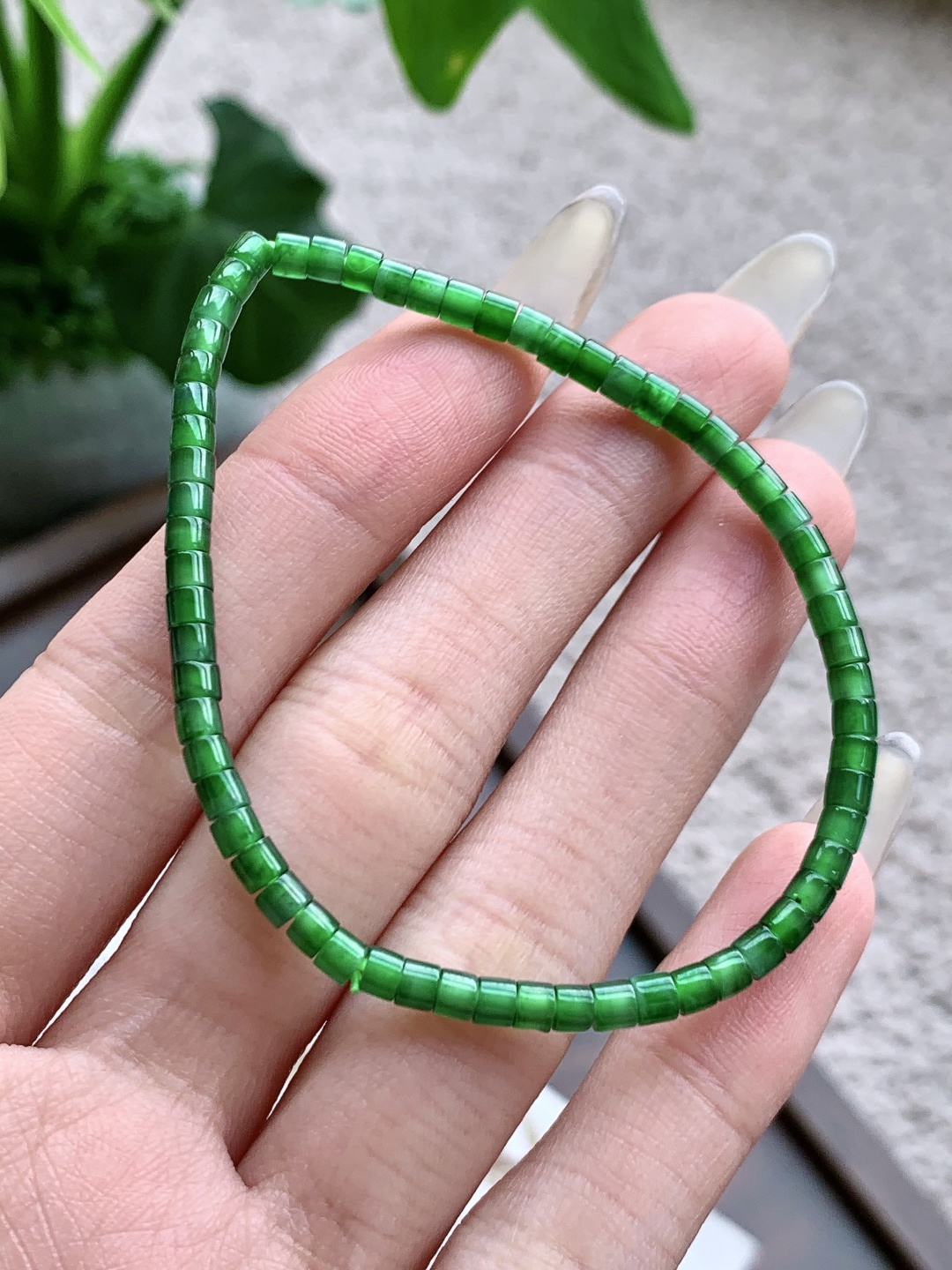珠子冰辣绿手串筒珠手串,说明性比高,尺寸3.3-2.6mm,重量4.5克
