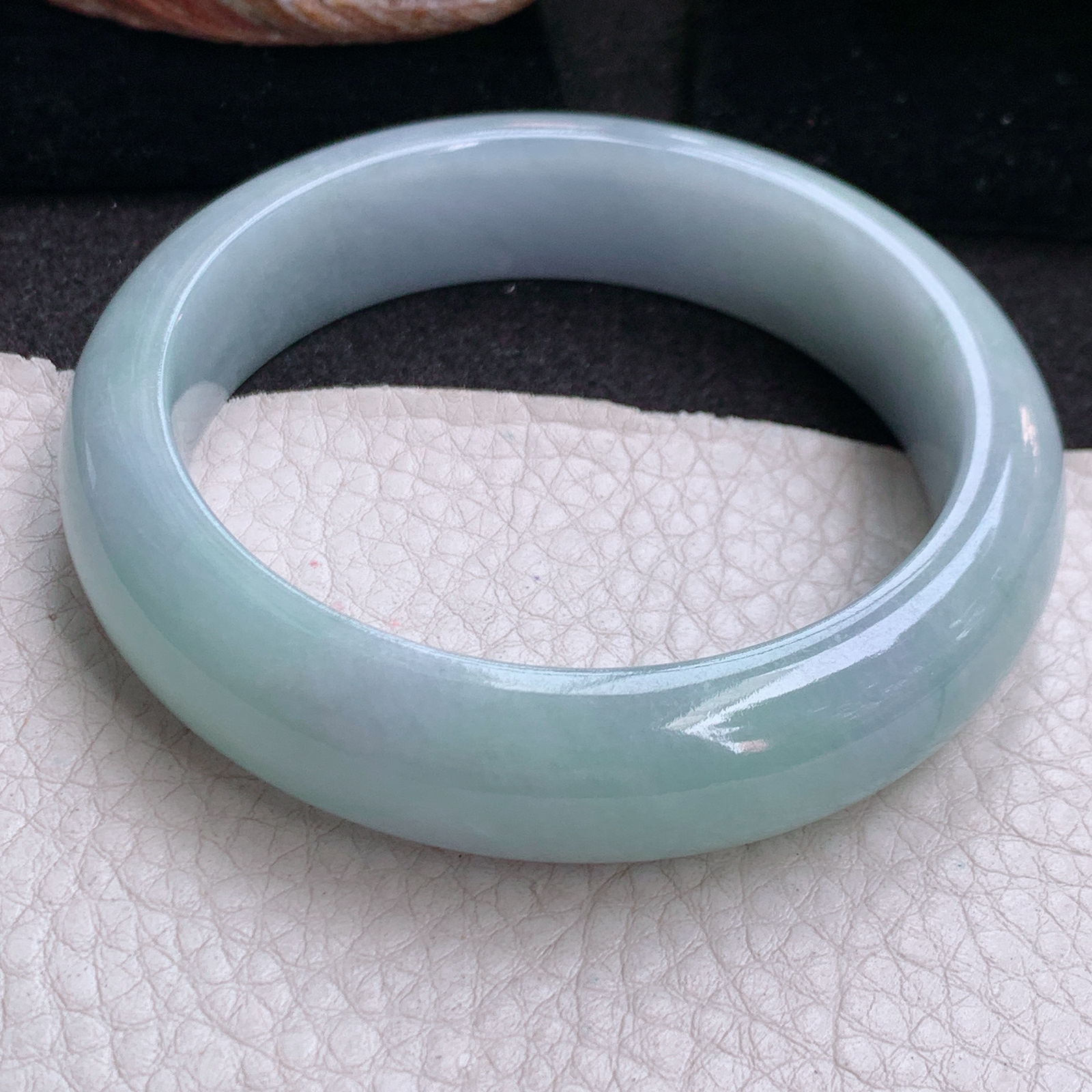 jc自然光57.5*15*9轮胎镯 缅甸翡翠a货高品质胶感淡紫底宽边玉手镯