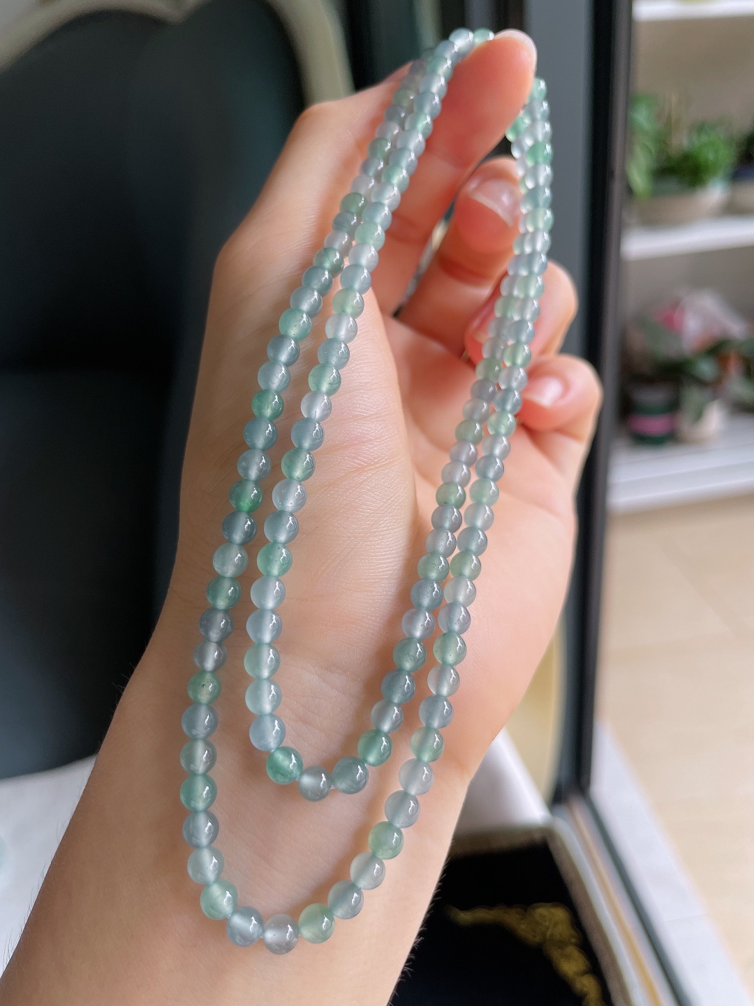 ️，天然翡翠A货，冰双彩珠链，尺寸：4.4mm133颗。【编4238】