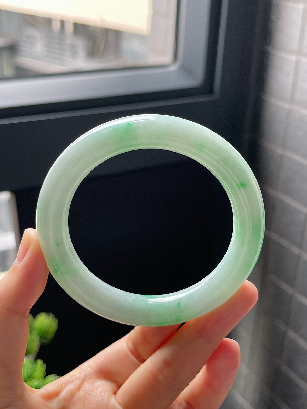 圈口54.5，糯化种飘花翡翠圆条手镯9.8