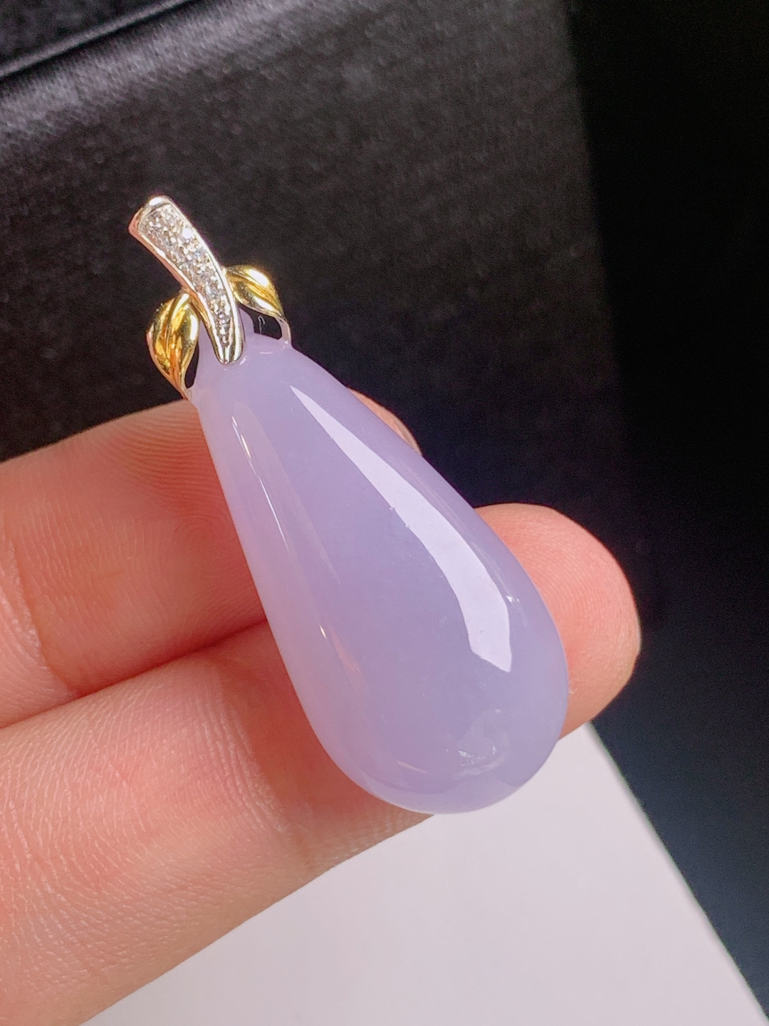 粉紫福瓜吊坠，春色怡人，线条流畅，温婉大气，裸石28.2-14-6.236.2