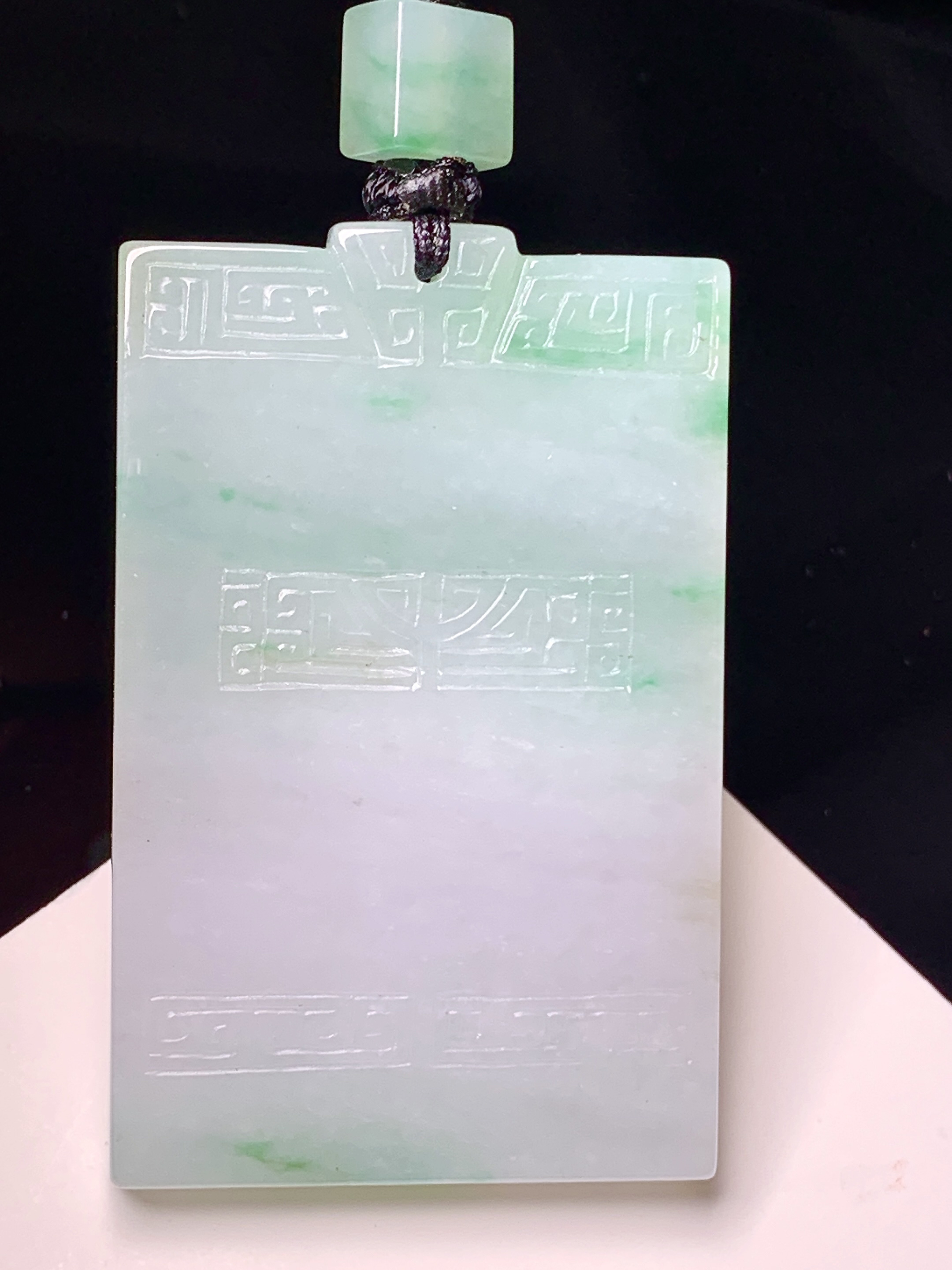 飘绿无事牌吊坠 玉质细腻 色泽艳丽清新 水润亮眼 整体尺寸53*33.5*5.6 a5
