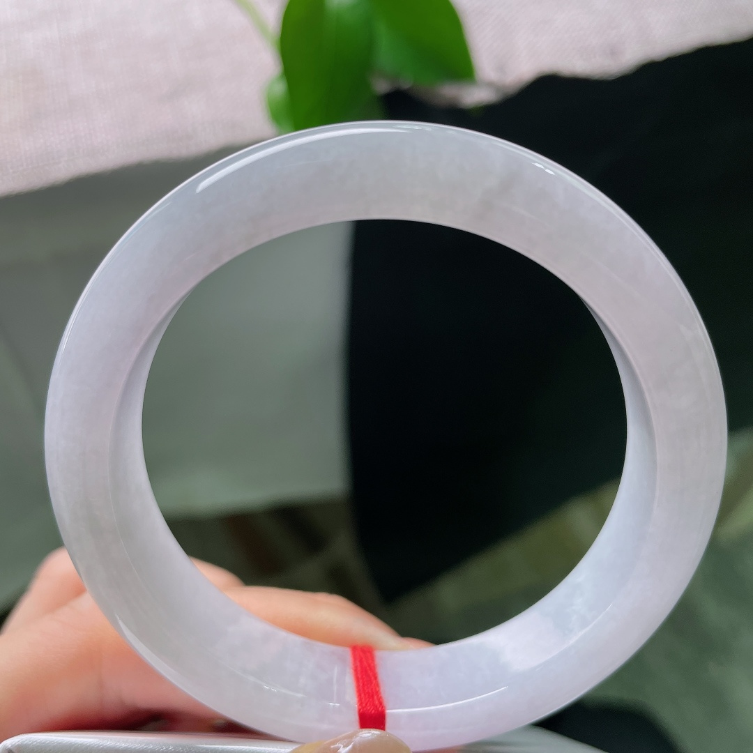 白月光正圈，一点皮纹，底色干净素雅，不染浓艳色彩，恰似心底那抹清冷温柔的白月光。ss58524a
