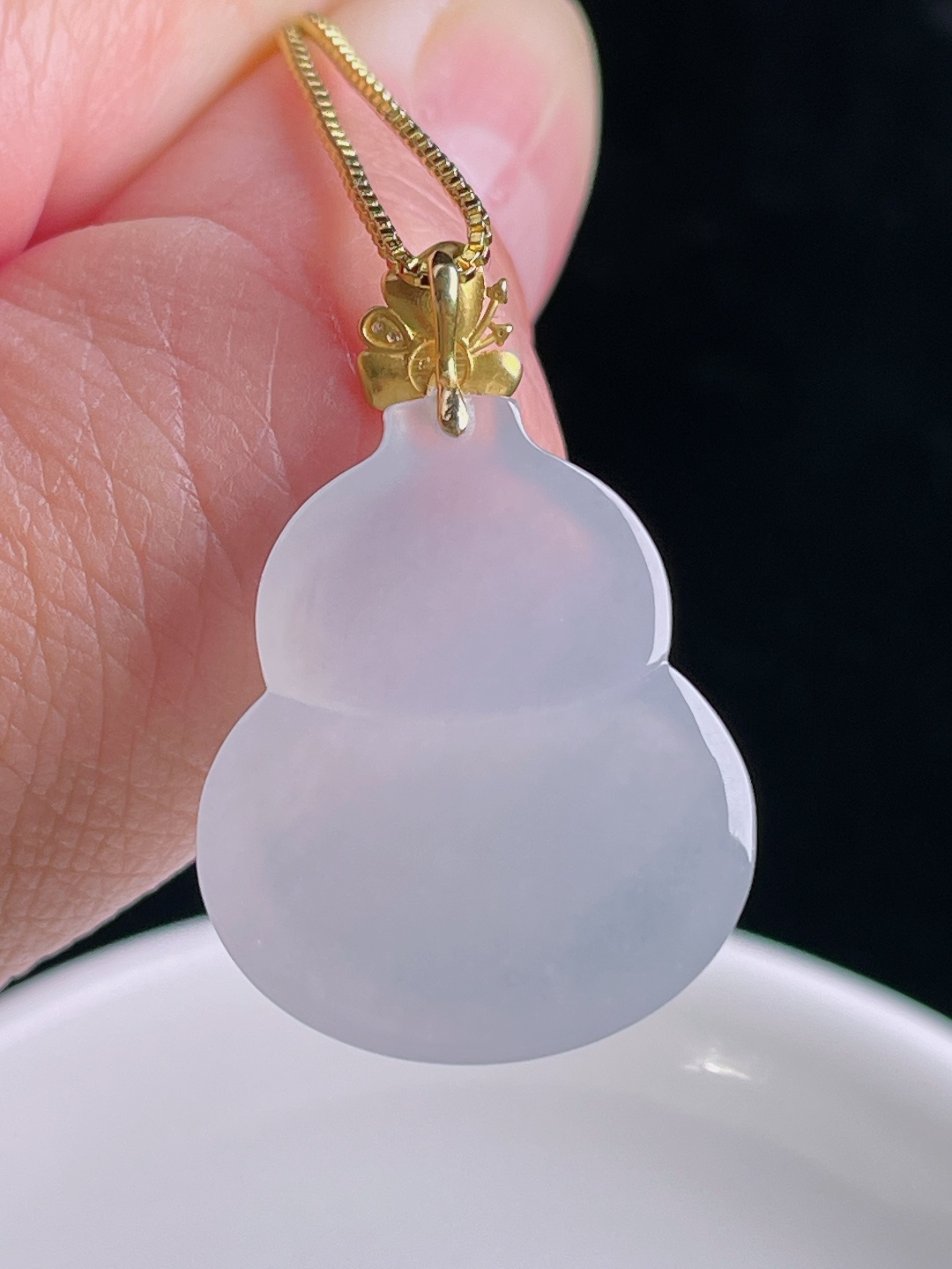 高冰葫芦，18k镶嵌，老种起光，细底通透，尺寸：30裸石23.8/20/6.4mm0907