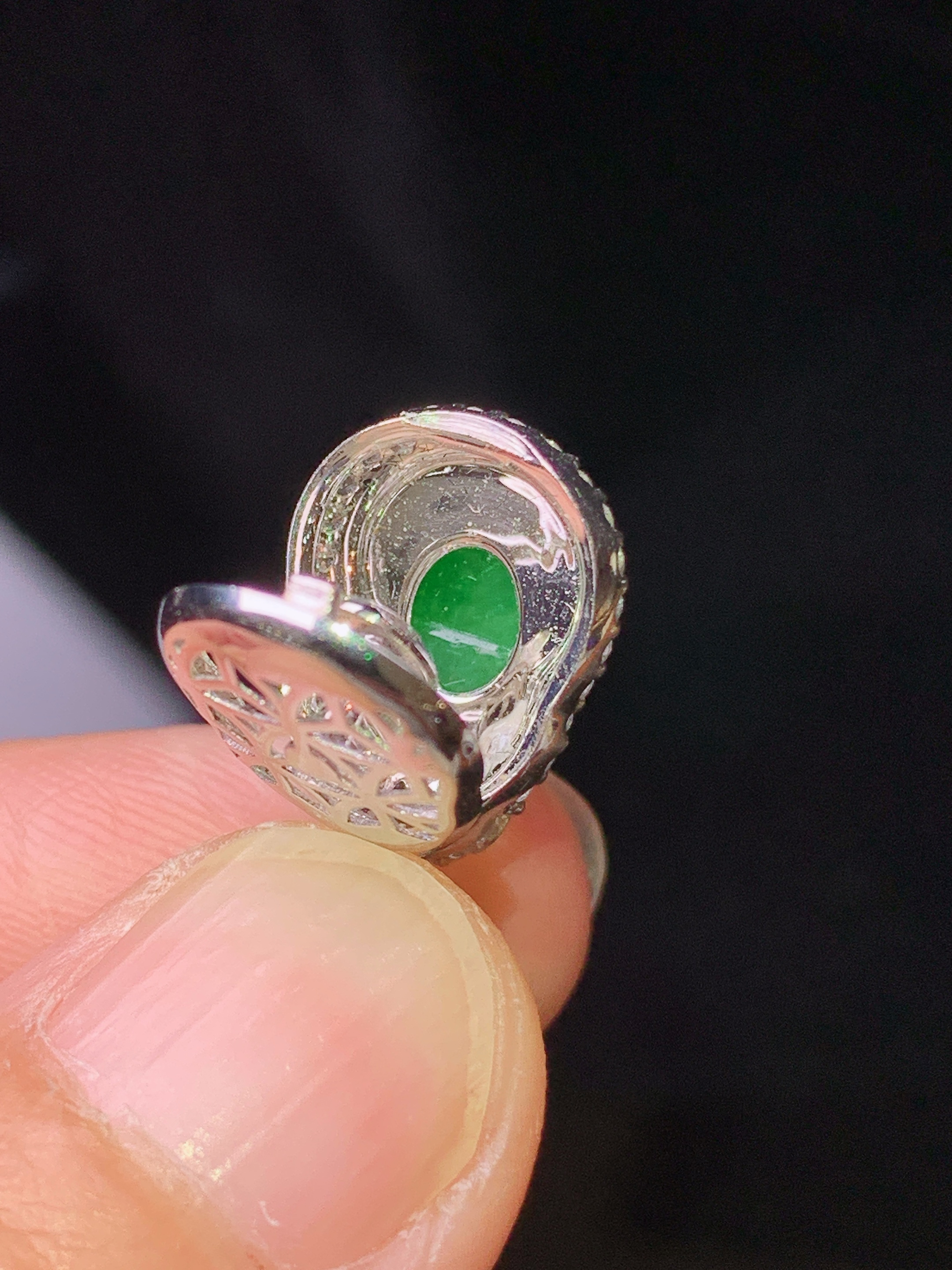 18k金钻镶嵌阳绿葫芦吊坠 玉质细腻 色泽艳丽清新  水润亮眼 整体尺寸19.5*10.8*8 i1