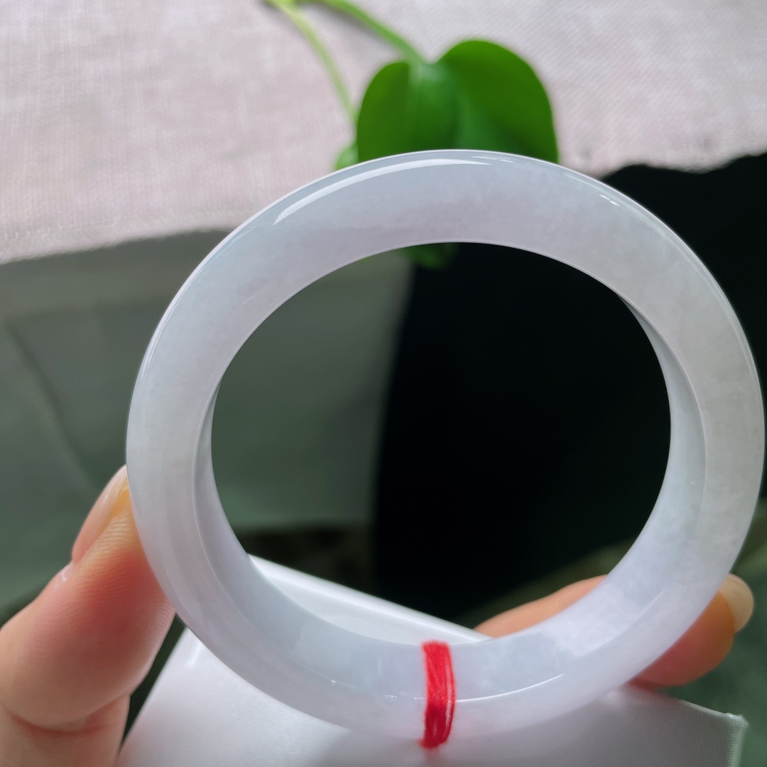 白月光正圈，一点皮纹，底色干净素雅，不染浓艳色彩，恰似心底那抹清冷温柔的白月光。ss58524a