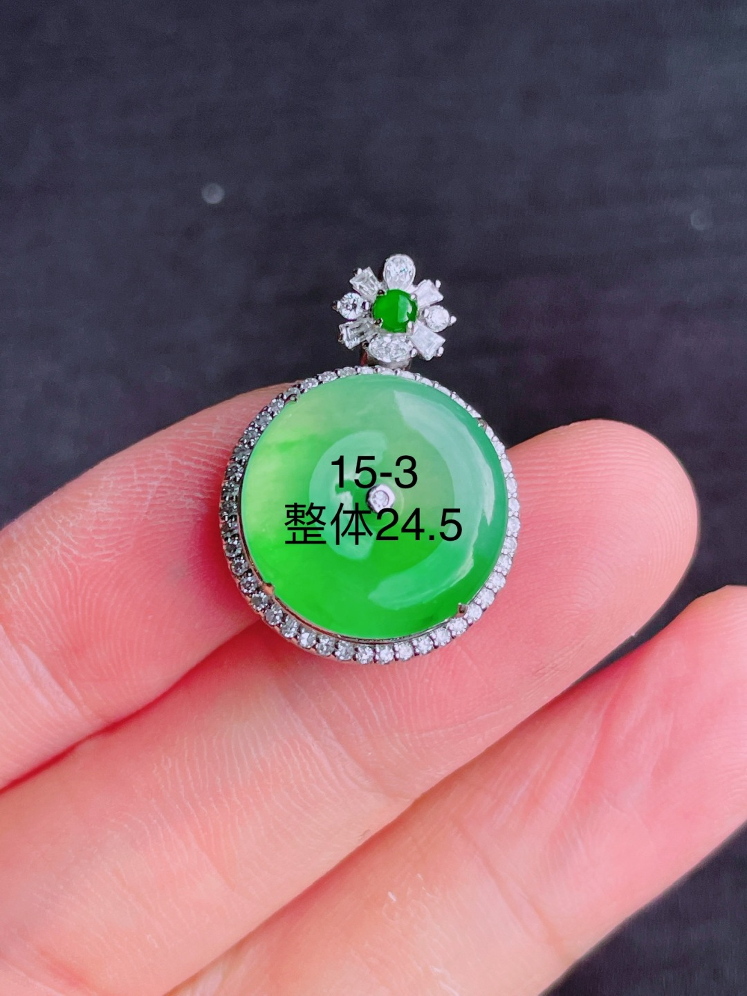 ️高冰绿平安扣吊坠，晶莹剔透，新颖时尚，无裂，15-3