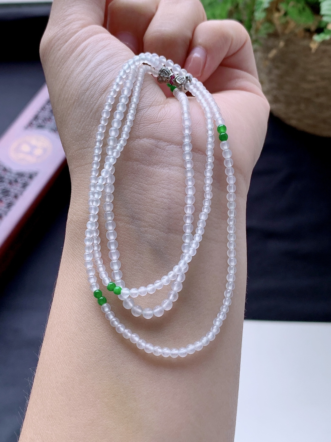 珠子白冰珠链圆珠珠子珠串，性比高，长串，阳绿，白冰，尺寸2.3-3mm，30cm，重量7.9克