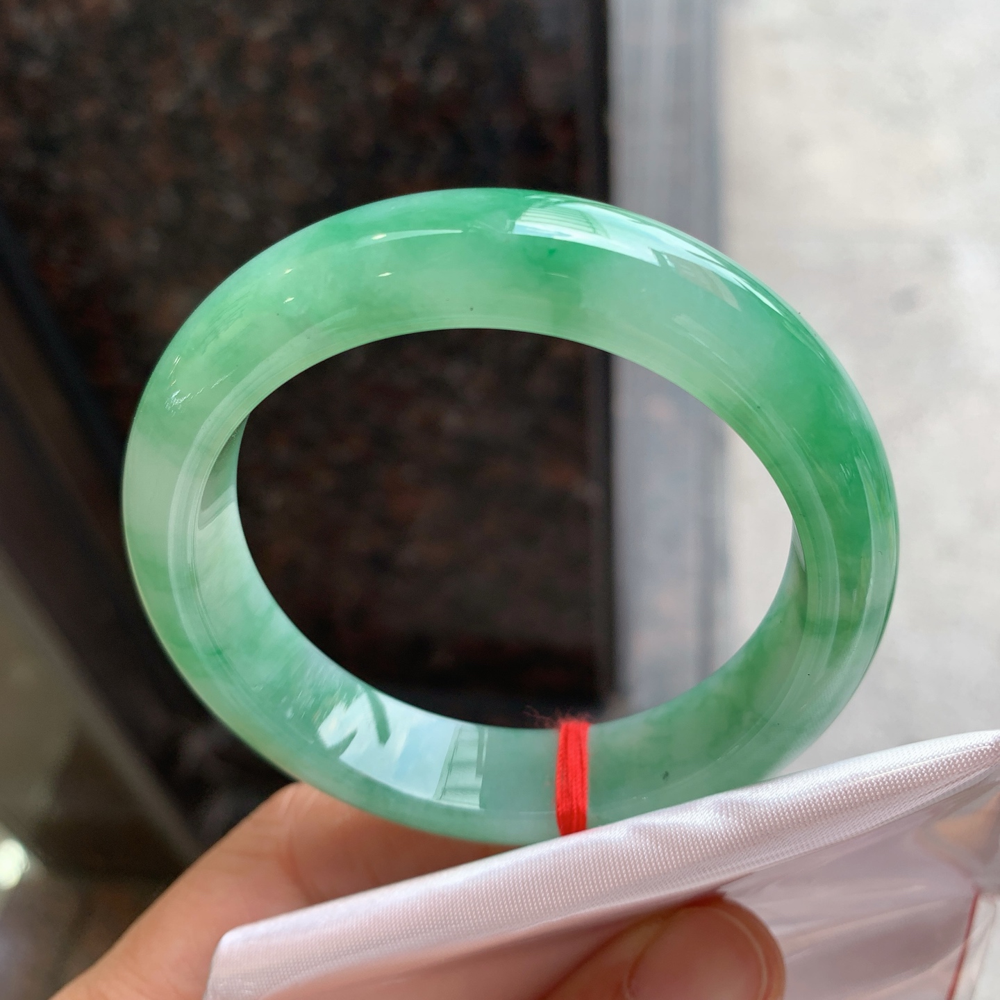 正圈飘绿，无裂，细腻