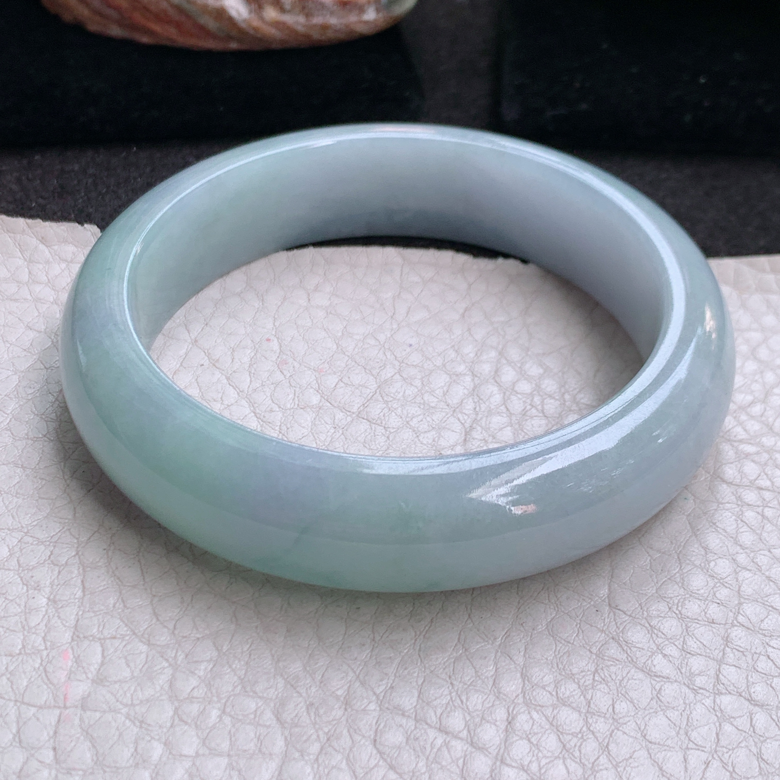 jc自然光57.5*15*9轮胎镯 缅甸翡翠a货高品质胶感淡紫底宽边玉手镯