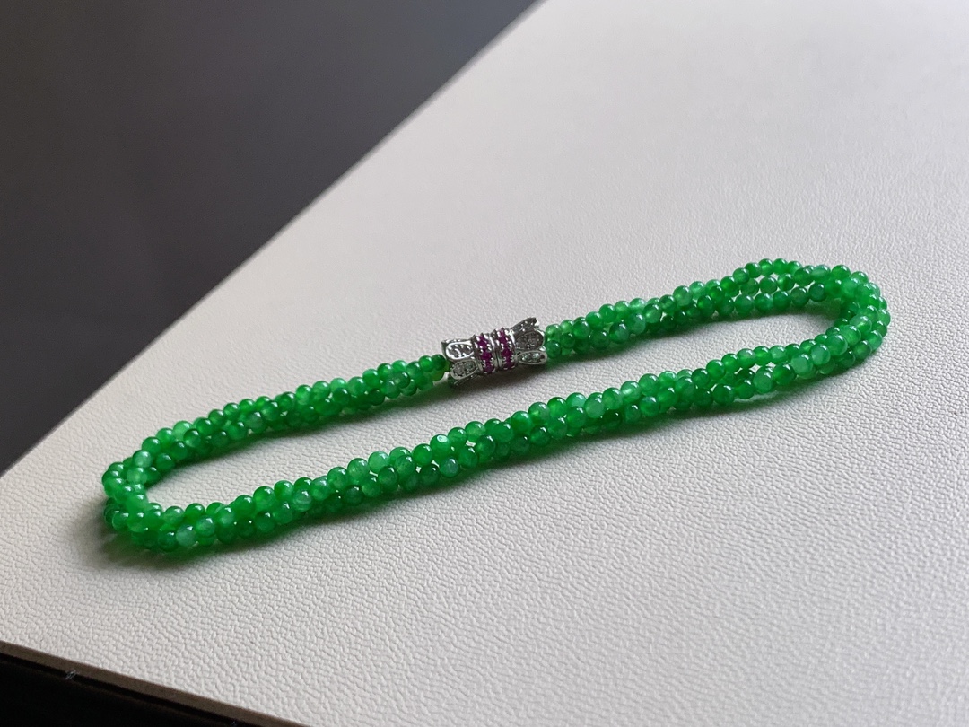 ️ 冰种阳绿珠串 色泽青翠漂亮，精致无比