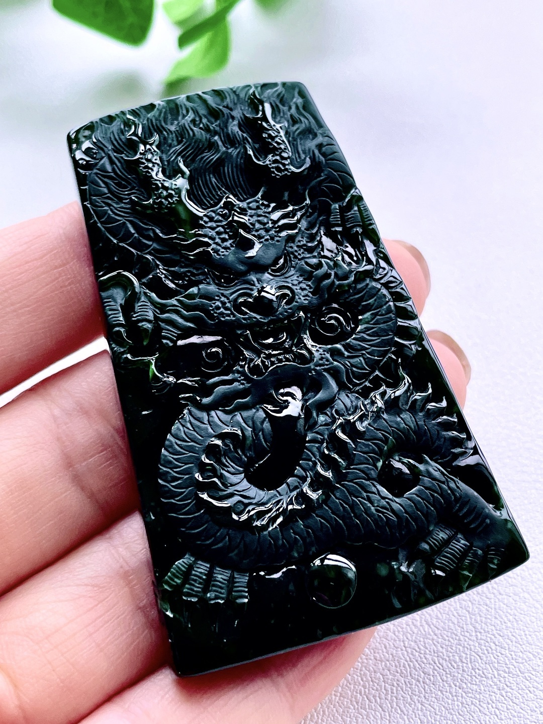 墨翠龙牌大龙牌吊坠,说明,,无裂,性比高,厚装,尺寸64.8-40.7-8,重量56.8克