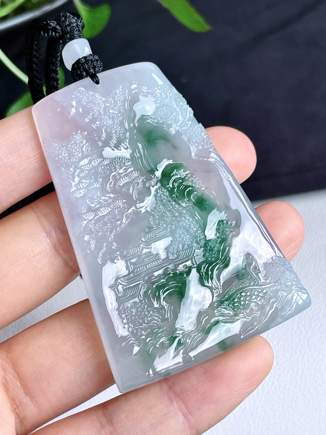 冰飘花山水牌吊坠,性比高