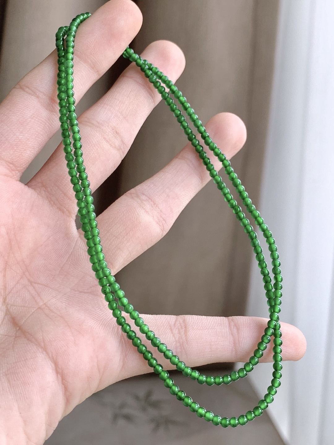 珠子冰阳绿珠链小米珠圆珠子珠链，说明性比高，尺寸2.2mm，26cm，重量6.2克
