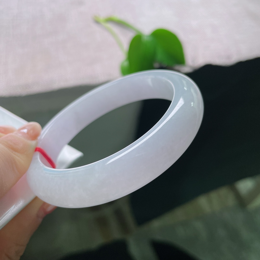 白月光正圈，一点皮纹，底色干净素雅，不染浓艳色彩，恰似心底那抹清冷温柔的白月光。ss58524a