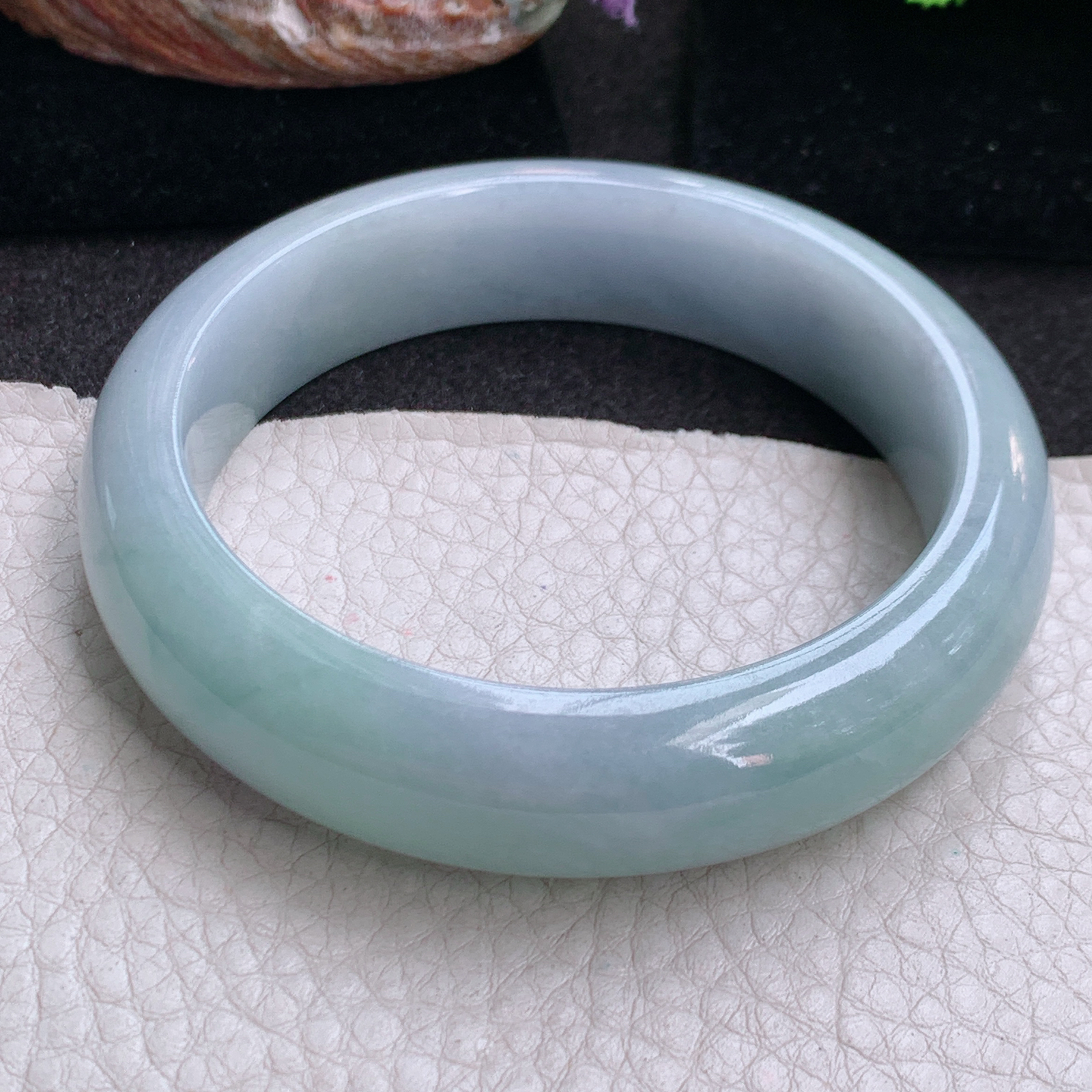 jc自然光57.5*15*9轮胎镯 缅甸翡翠a货高品质胶感淡紫底宽边玉手镯