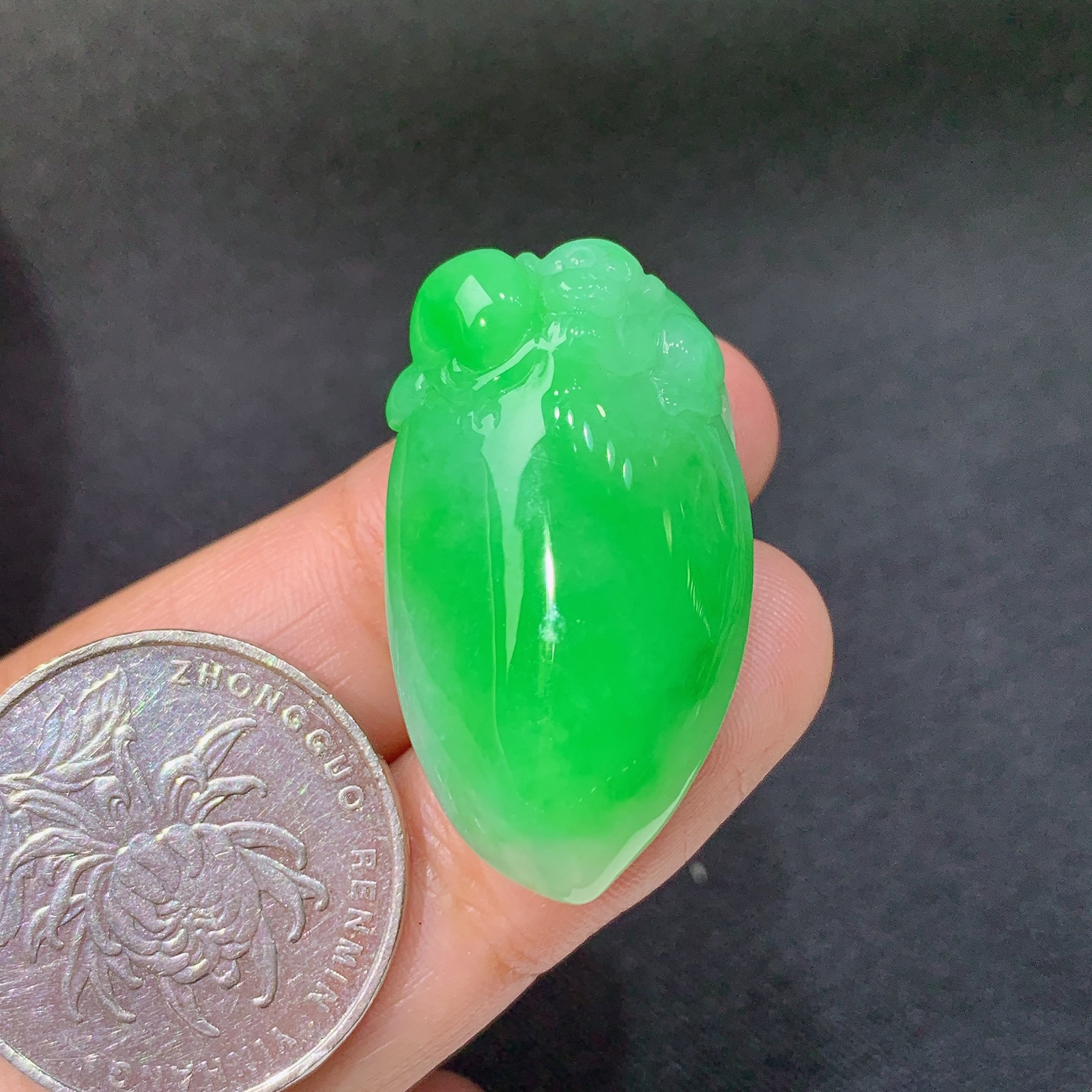 飘绿寿桃，灵猴献瑞，冰润细腻，种水足，Qc 尺寸32.5*18.3*10.5