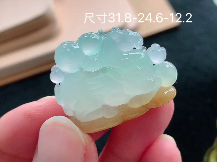 冰飘黄唐马,老坑冰透 种老水足 水润光泽,性比高,无裂,尺寸看图