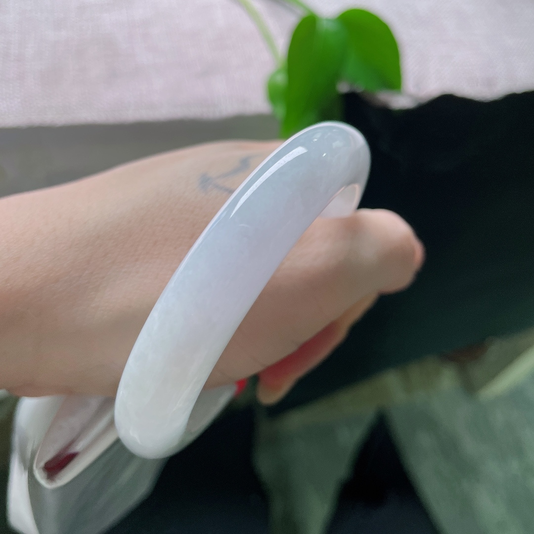 白月光正圈，棉感，素净白冰底色，似月华凝玉，清浅通透，自带温润柔和的光泽。ss58531a