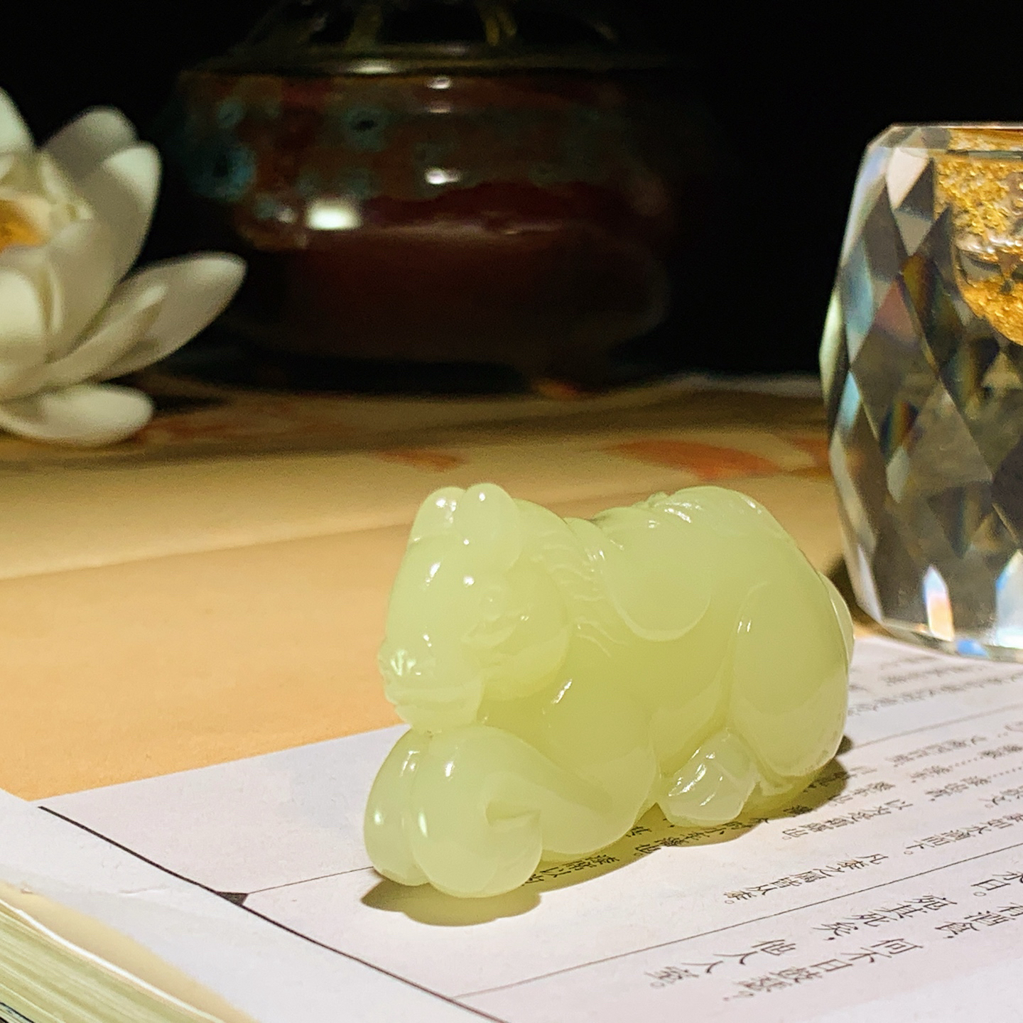 ￼ 新疆和田玉若羌黄口料马到成功挂件 尺寸52/17/25重29.5克，玉质细腻油润 底色纯净 脂粉