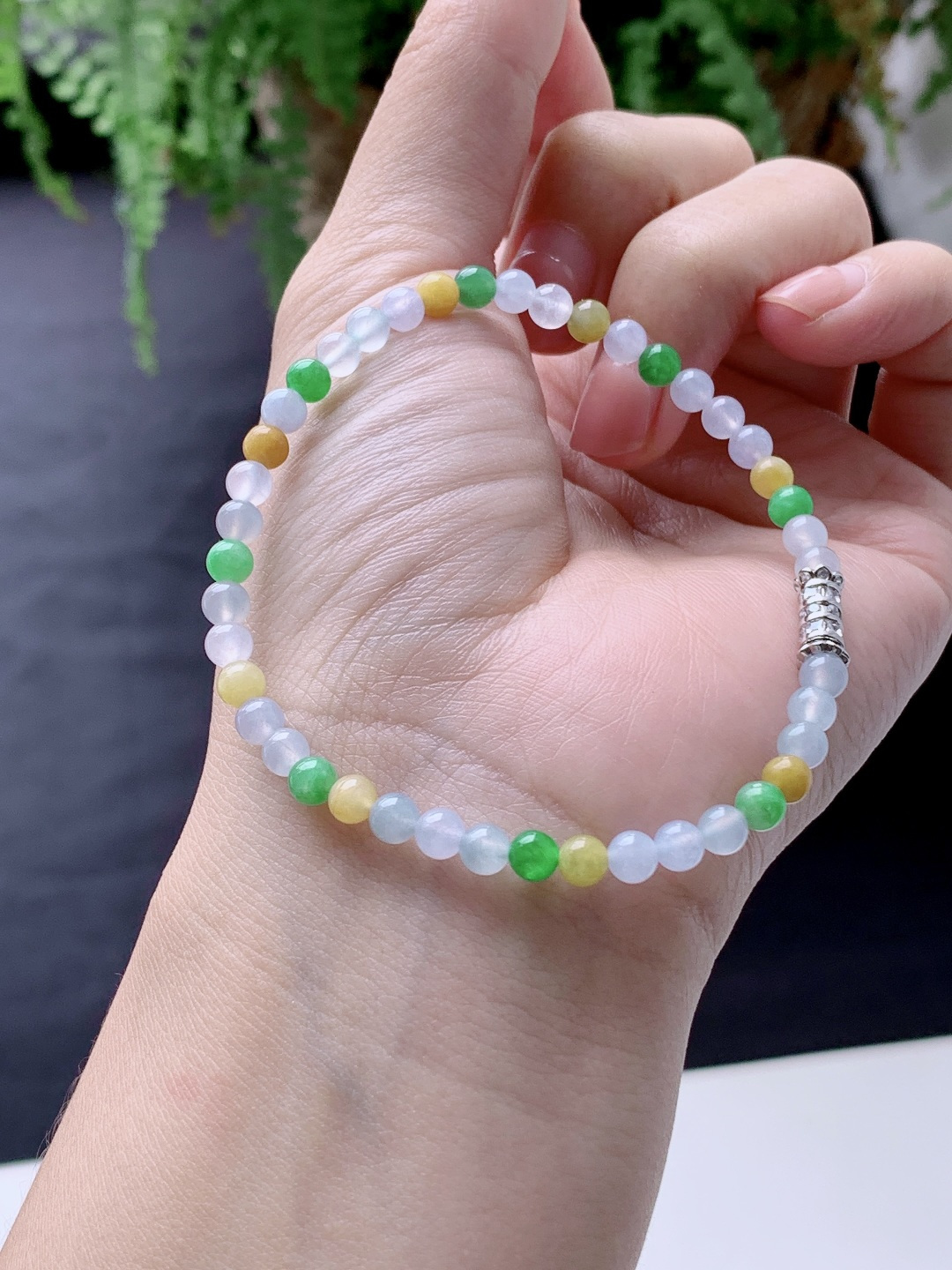 【珠子】冰多宝手串圆珠珠子手串【说明】性比高 阳绿 黄翡【尺寸】4.3mm【重量】6.9克