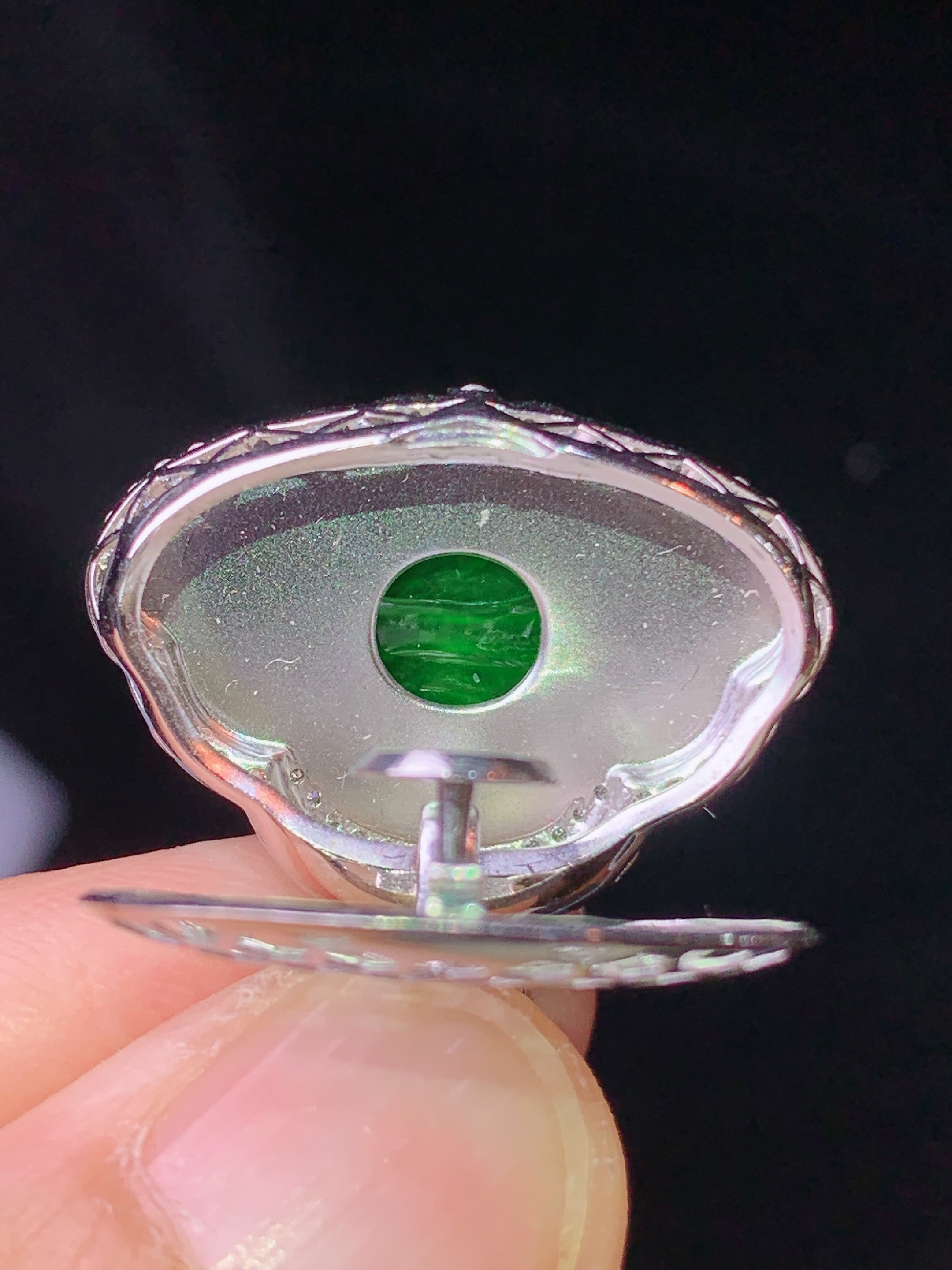 18k金钻镶嵌阳绿佛公吊坠 玉质细腻 色泽艳丽清新 水润亮眼 整体尺寸24*23*8.6 i1