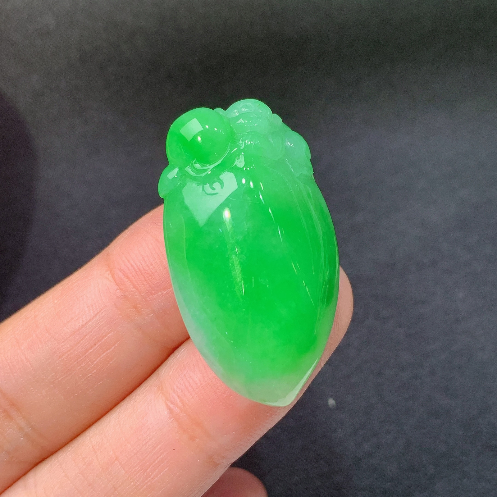 飘绿寿桃，灵猴献瑞，冰润细腻，种水足，Qc 尺寸32.5*18.3*10.5