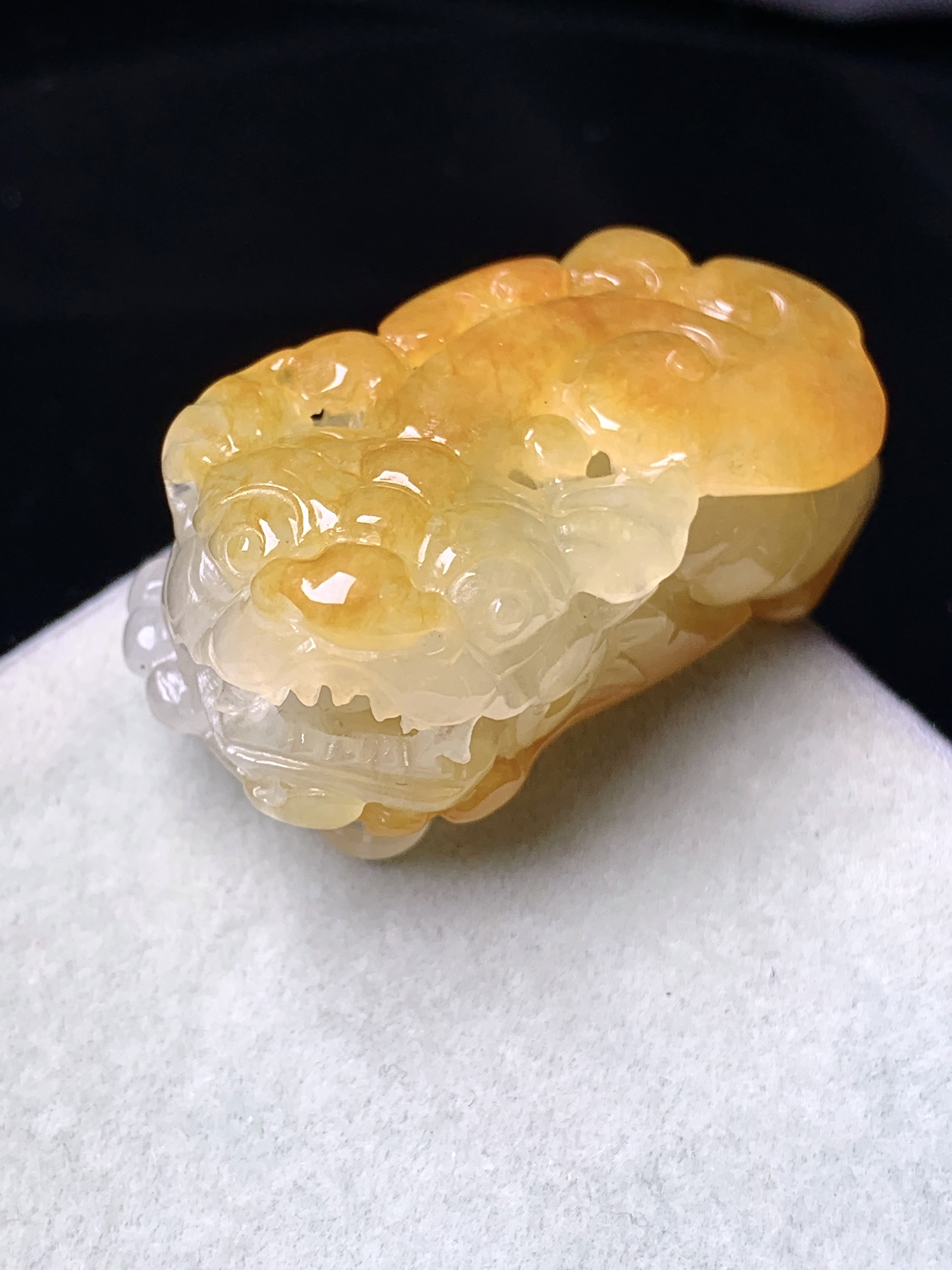 黄翡貔貅吊坠 玉质细腻 色泽艳丽清新 水润亮眼 整体尺寸37.5*19.5*15.8 a5