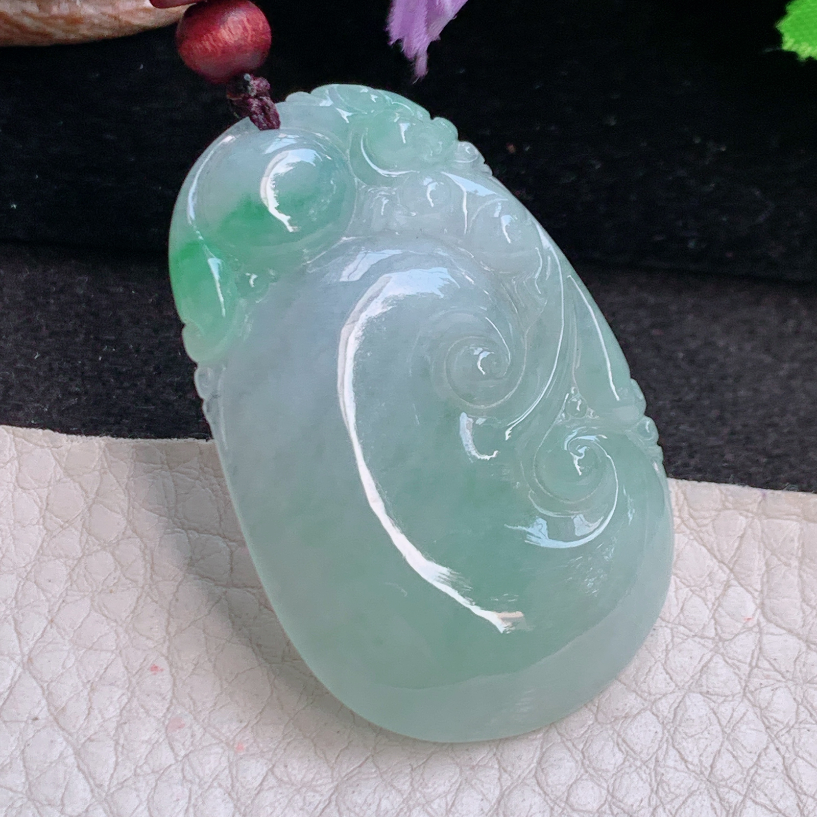 zen实拍46.6*30.3*6.2缅甸翡翠高品质饱满飘绿冰如意玉吊坠