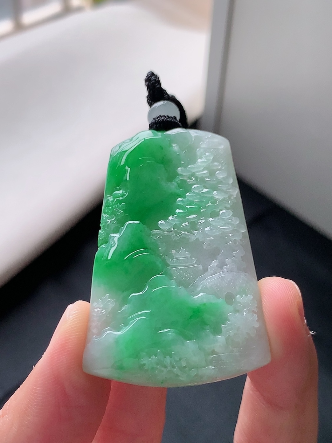 冰飘绿山水牌挂件 翠色明媚，底子细腻莹润，佩戴清新优雅 货号22906，50.7-30.0-5.9