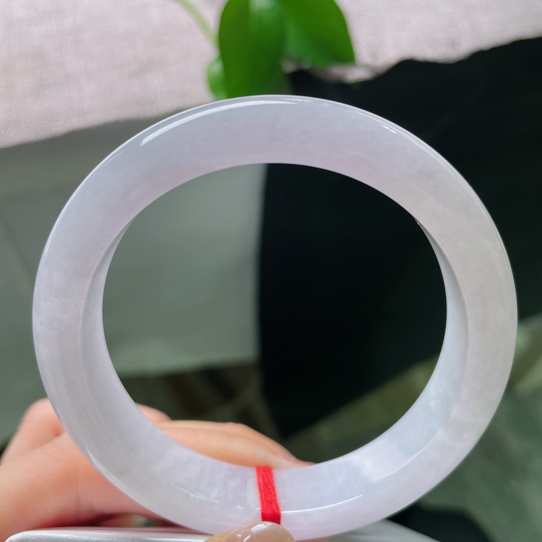 白月光正圈，一点皮纹，底色干净素雅，不染浓艳色彩，恰似心底那抹清冷温柔的白月光。ss58524a