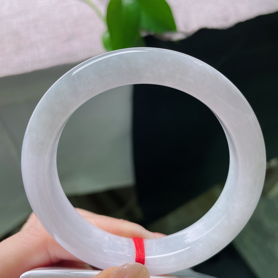 白月光正圈，棉感，素净白冰底色，似月华凝玉，清浅通透，自带温润柔和的光泽。ss58531a