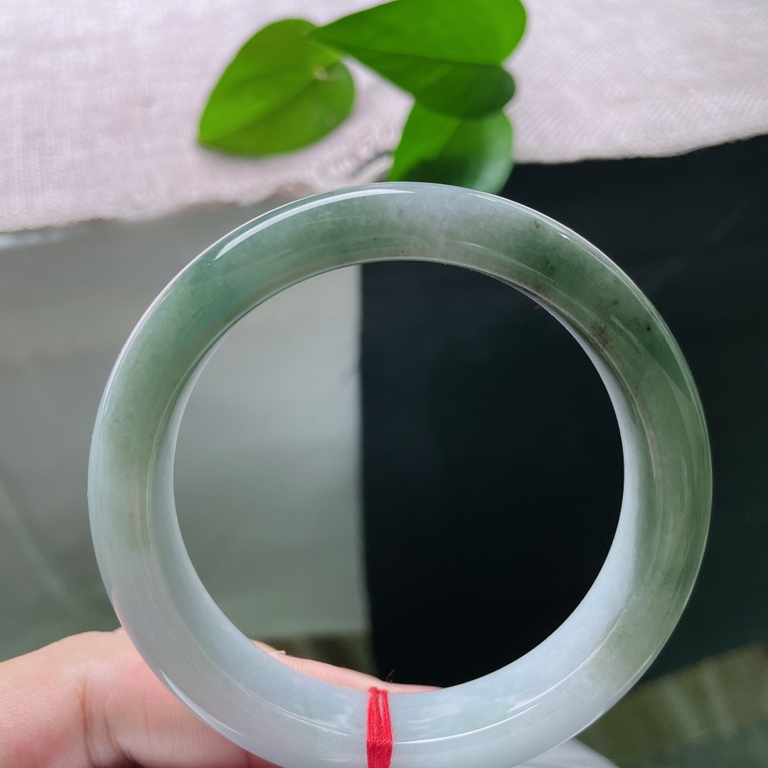 油青正圈，无裂，色彩过渡浑然天成，没有生硬分界，好似远山薄雾缓缓漫开，自带浑然天成的山水意境。ss5