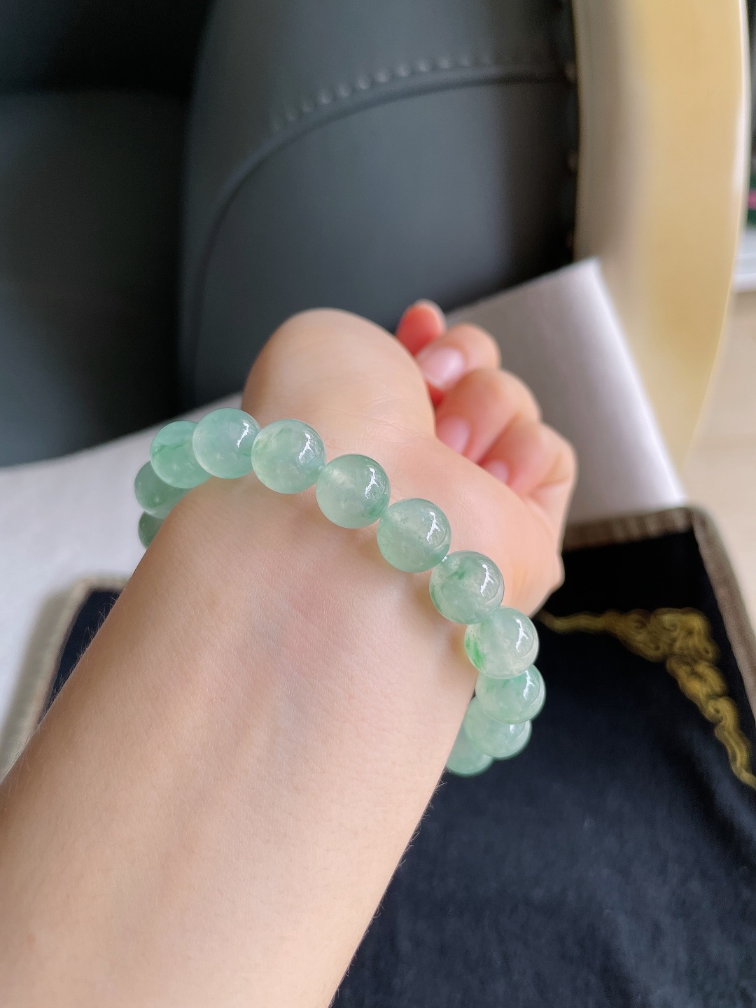 缅甸天然翡翠A货，冰飘花冰飘绿手链，尺寸：10mm。