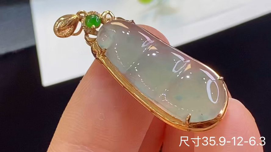 18k金+钻福豆吊坠，无裂，35.9-12-6.3