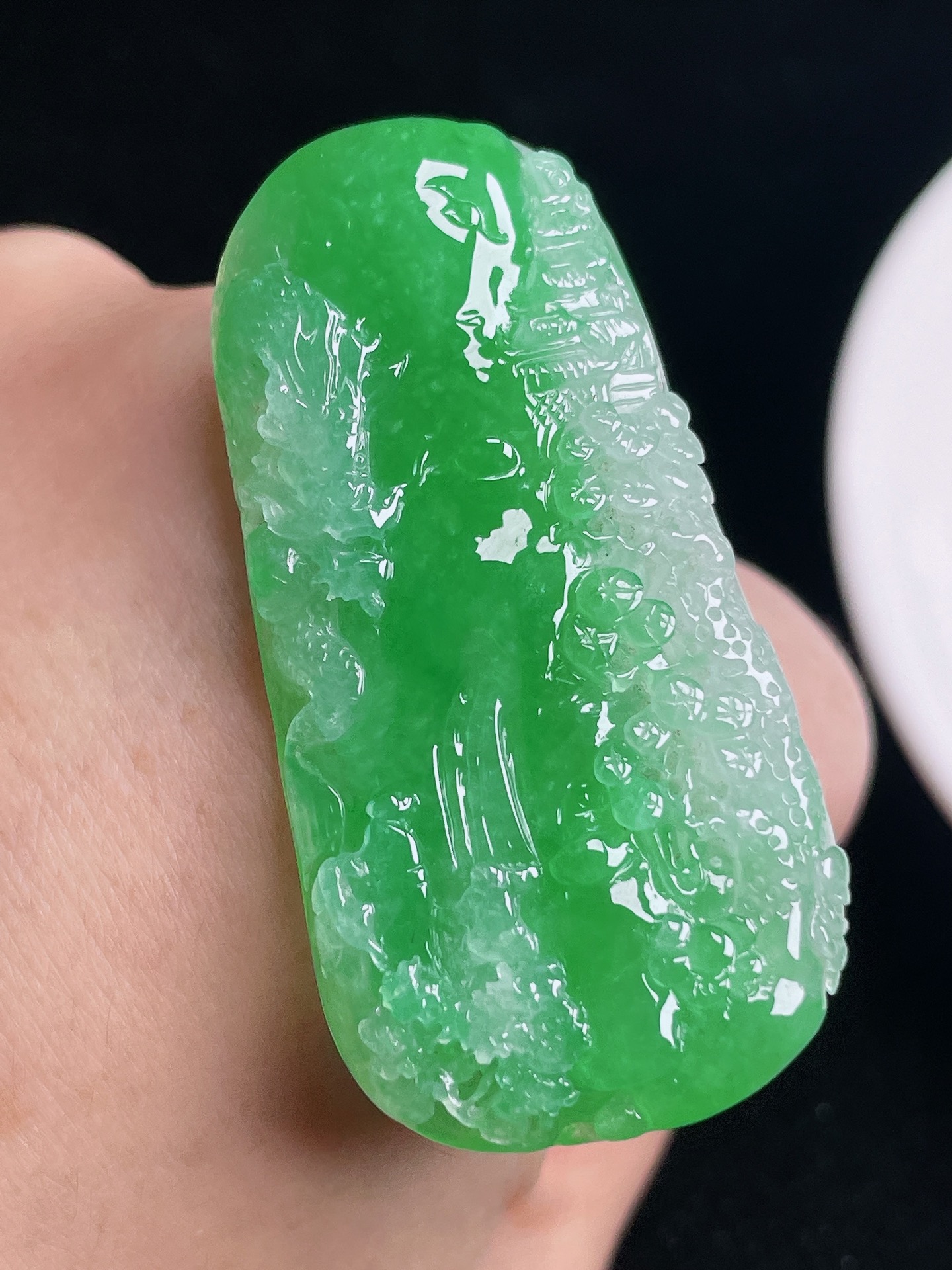 满色山水牌 起胶饱满 色绿莹润 整体：50/25.4/7.8
