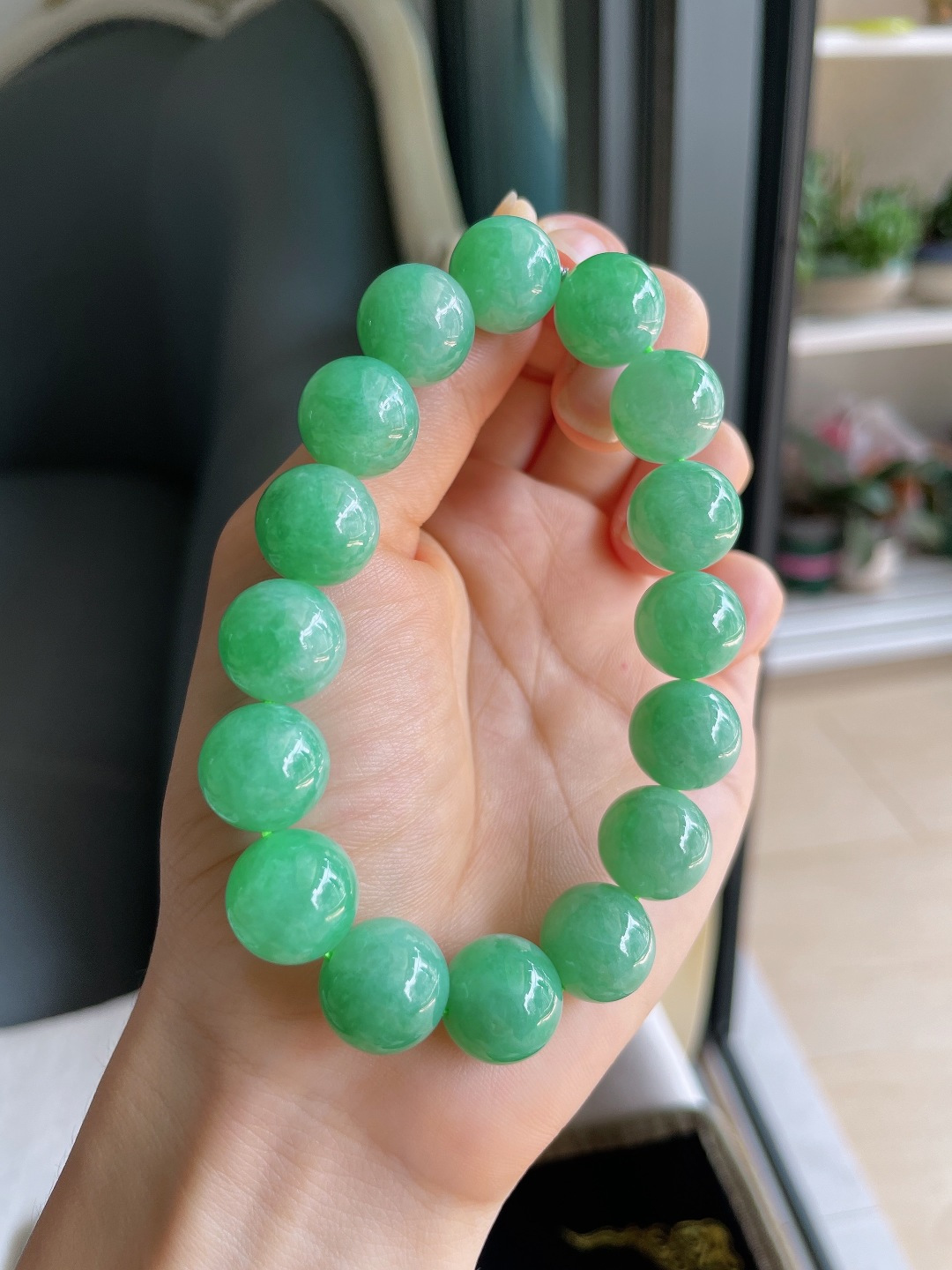️，缅甸天然翡翠A货，冰满绿手串，尺寸：13mm。【编4571】